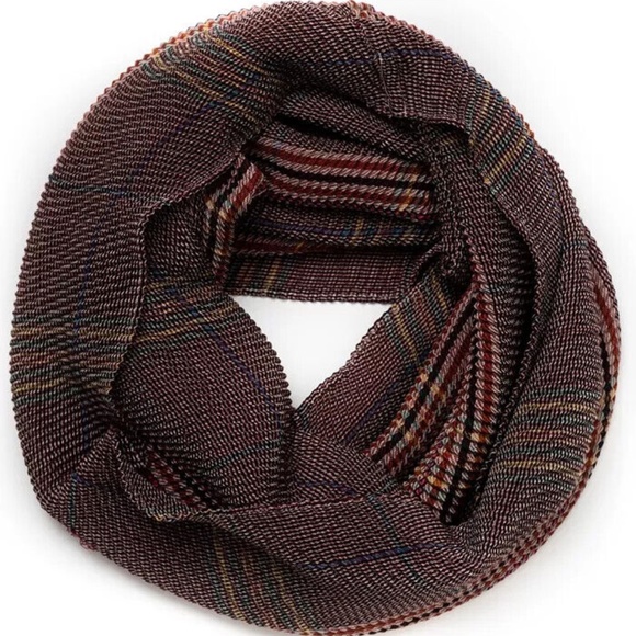 COPY - Vince Camuto Women's Brand New Burgundy Crinkle Plaid Infinity Scarf OS - Picture 1 of 7
